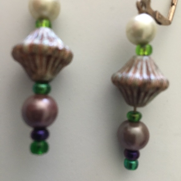 OOAK purple and green‎ beaded earrings - Picture 3 of 3